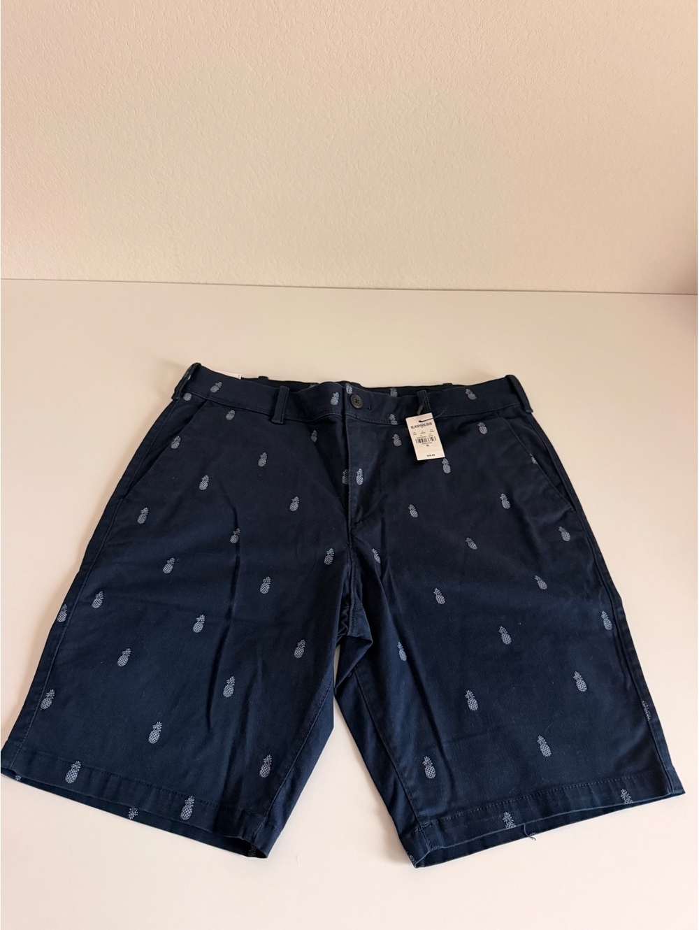 Express Men’s Slim Pineapple Print Shorts Navy Size 30 9” Inseam NWT